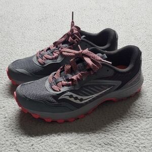 Saucony Women's Gray Trail Xcursion with Pink Accents Size 9